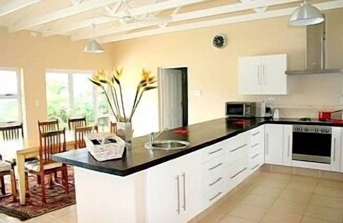 Glenmore House | Beach Front House with Private Pool and Endless Sea Views