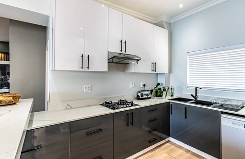 Ballito Apartment | Beach Front Penthouse Apartment (No load-shedding)
