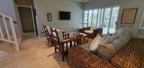 Ramsgate Beach House | Beach Haven - Sleeps 10 - Tastefully Furnished Holiday Home!