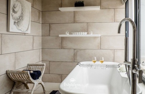 Britannia Bay House | Beach house, walk onto the beach