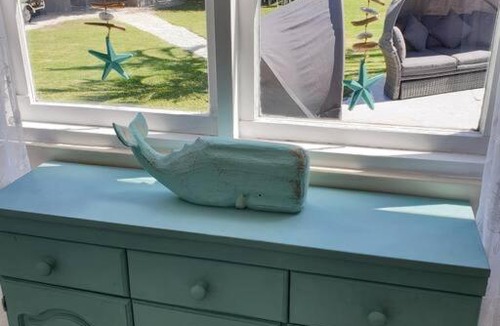 Knysna Central House | Beach House with DSTV & WIFI & basic housekeeping