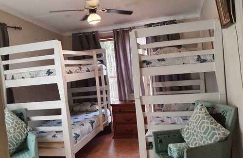 Strand House | Beach Manor - 22 Pax