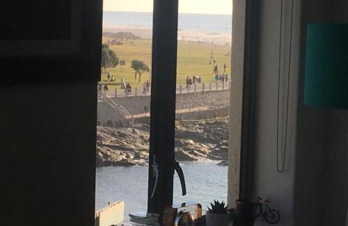 Mouille Point Apartment | "Beach on Mouille Point"-battery backup for load shedding