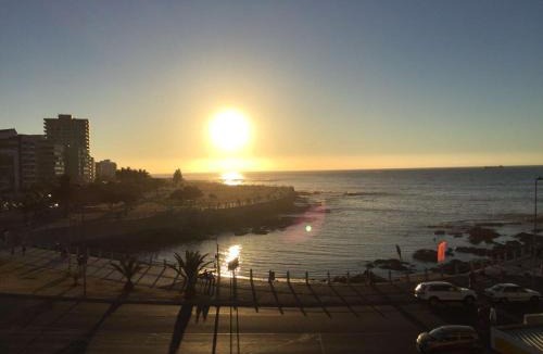 Mouille Point Apartment | "Beach on Mouille Point"-battery backup for load shedding