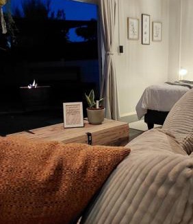 Bloubergstrand Apartment | Beach Pebble - 200m walk to beach and work friendly