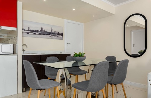 Mouille Point Apartment | Beach Road Apartment with Inverter Mouille Point