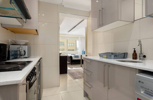 Mouille Point Apartment | Beach Road Apartment with Inverter Mouille Point
