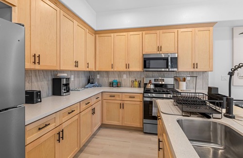 Las Lomas Condo | Beach themed 3-bedroom condo in charming Watsonville for your getaway