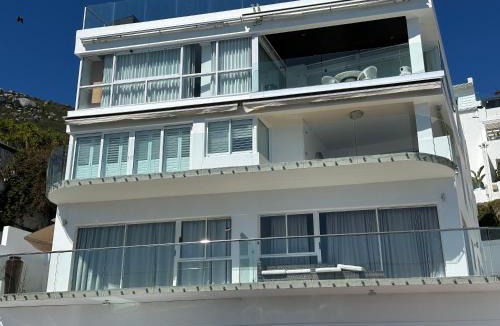 Clifton Apartment | Beach Vibes Clifton!