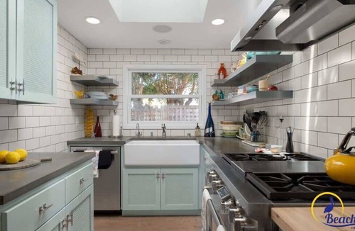 Eastside Santa Cruz House | Beachcrest Cottage in Twin Lakes Beach