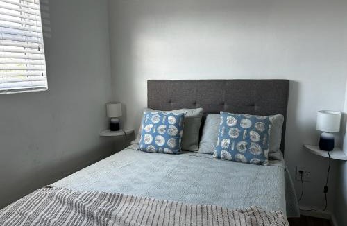 Kleinmond Apartment | BEACHees - cute central cottage