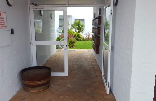 Sandbaai Apartment | Beaches . a dreamy holiday apartment set in the tranquil beauty of Hermanus