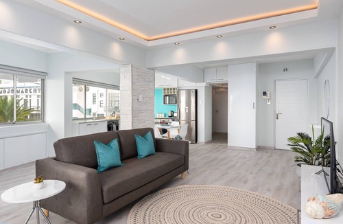 Sea Point Apartment | Beachfront Gem with Amazing Views!