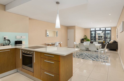 Big Bay Apartment | Beachfront Living l Eden on The Bay Apt l Wifi