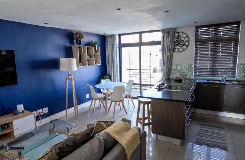 Big Bay Apartment | Beachfront Penthouse with balcony and parking