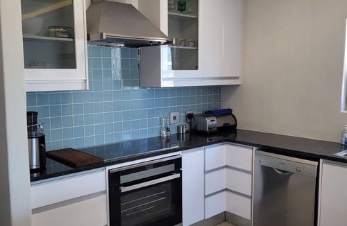 Strand Apartment | Beachfront property with swimming pool