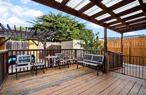 Sharp Park Apartment | Beachy 1BR Escape w/Sofa Bed | Golf Nearby