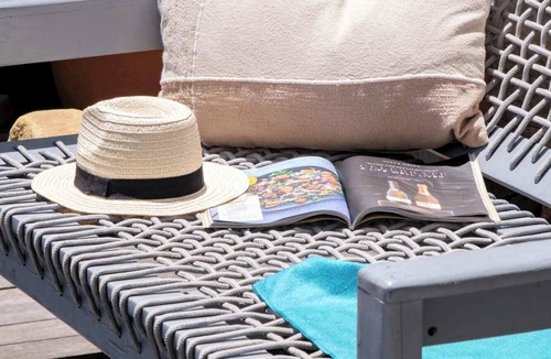 Camps Bay Apartment | Beachy Apartment w Pool and Ocean Views Beach Steps