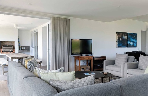 Robberg Beach Apartment | Beachy Head Hideaway 10 | Sea Views, Robberg Beach