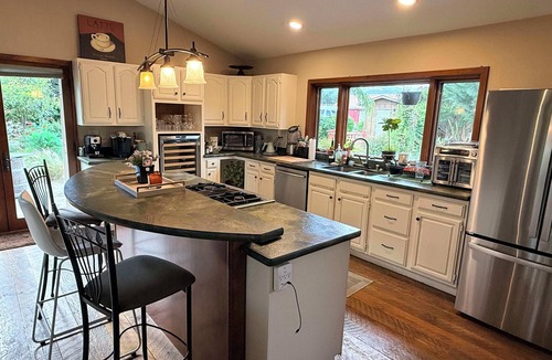 Sonoma House | Beaufiul Sonoma house on large property in vineyards with lots of amenities!