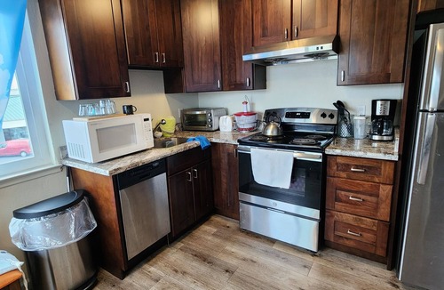 San Bruno Apartment | Beautiful 2-bedroom Apt. Free parking, 5 minute to S.F AirPort and All business.