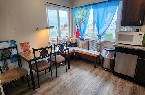 San Bruno Apartment | Beautiful 2-bedroom Apt. Free parking, 5 minute to S.F AirPort and All business.