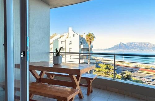 Flamingo Vlei Apartment | Beautiful 2 Bedroom Apartment with Ocean Views, Bloubergstrand