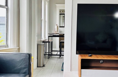 Prescott Condo | Beautiful 3-bedroom condo one block to BART, one stop to SF