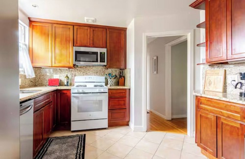 Suburban Park - Lorelei Manor - Flood Park Triangle House | Beautiful 3-bedroom house/backyard in enchanting Menlo Park
