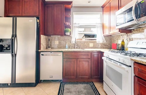 Suburban Park - Lorelei Manor - Flood Park Triangle House | Beautiful 3-bedroom house/backyard in enchanting Menlo Park