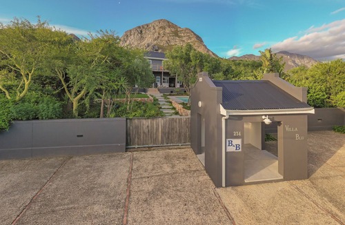 Voelklip Villa | Beautiful 8 Bedroom Villa in Hermanus