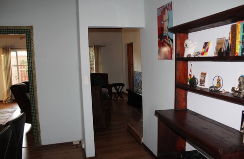 Menlo Park House | Beautiful and Luxurious Townhouse in Upmarket Suburb- Fully Serviced
