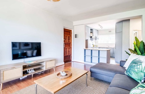 Mouille Point Apartment | Beautiful Apartment w Scenic Views Fairway Haven