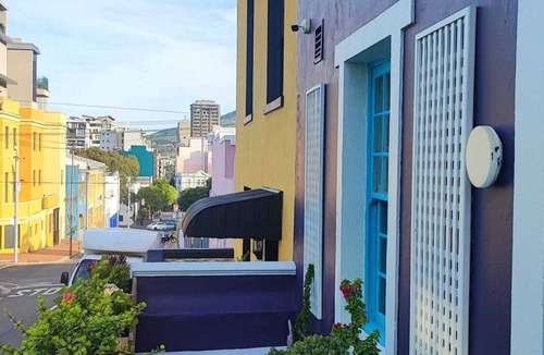 Bo'Kaap Apartment | Beautiful Appartement With Balcony and Great View at Bokaap