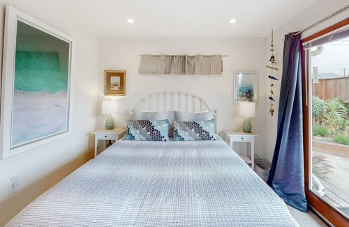Old Town Cottage | Beautiful Bayside Home Steps From the Water w/Free WiFi, Deck, & Private Hot Tub
