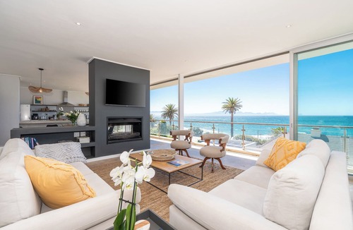 St. James House | Beautiful contemporary 4-bedroom house in Cape Town