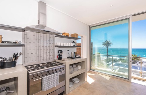 St. James House | Beautiful contemporary 4-bedroom house in Cape Town