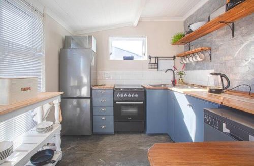 Pringle Bay House | Beautiful family beach cottage!