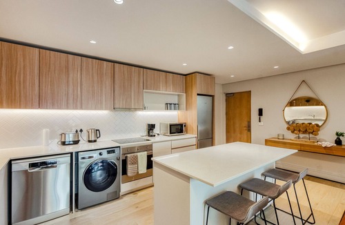 Sea Point Apartment | Beautiful furnished apartment in Sea Point, Cape Town.