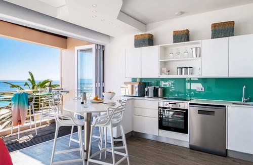 Camps Bay Apartment | Beautiful Holiday Apartment with Beach View Modoco