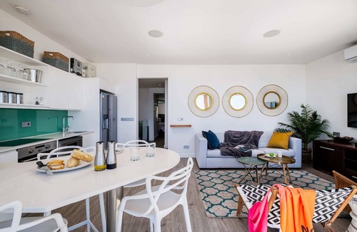 Camps Bay Apartment | Beautiful Holiday Apartment with Beach View Modoco