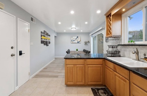 Pacifica House | Beautiful Home Near Beaches and QuietNeighborhood3