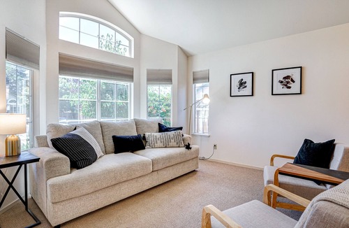 Windsor House | Beautiful Home w/ Hot tub close to Healdsburg