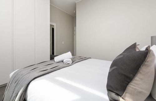 Century City Apartment | Beautiful, modern & central two bedroom apartment