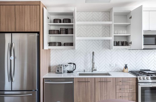 Downtown Oakland Apartment | Beautiful Oakland 1BR w/AC, W/D, Sky Deck, next to BART, by Blueground