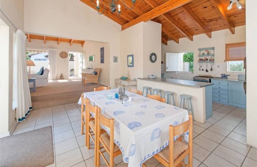Voelklip House | Beautiful relaxing Hermanus home