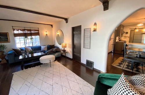 Oakmore House | BEAUTIFUL spanish style house - lower hills - SAFE NEIGHBORHOOD!