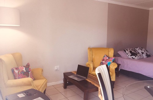 Greater Johannesburg Metropolitan Area Apartment | Beautiful studio located a walking distance from Dainfern Square!