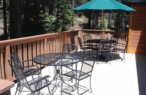 Pioneer Trail House | Beautiful Tahoe Chalet, 5 BR, 3 Bath, Hot Tub, Jacuzzi Bath, 3 Spacious Decks