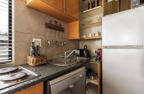 Stellenbosch Central Apartment | Beautiful two-bedroom self-catering unit in the heart of Historic Stellenbosch